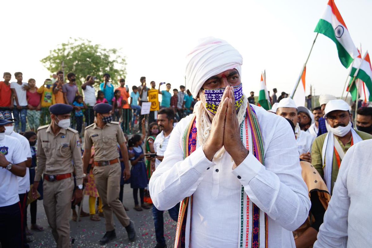 🇮🇳 दांडी यात्रा की ऐतिहासिक स्मृति को सादर नमन!

आज ही के दिन, सन् 1930 में महात्मा गांधी जी ने अंग्रेज़ी शासन के विरुद्ध ऐतिहासिक दांडी सत्याग्रह यात्रा का शुभारंभ किया था। इस सत्याग्रह ने अहिंसा और सत्य की शक्ति से पूरे देश में स्वतंत्रता की चेतना का संचार किया।

उसी प्रेरणा से