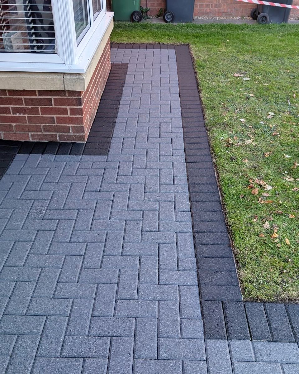 Smartseal's tweet photo. A few days ago, we shared this Warwick block paving transformation. Here's a closer look at the results! With Block Magic, tired paving's restored back to life with long-lasting protection 💪

https://t.co/tWROKVhc4w

#BlockPaving #Driveway #HomeIdeas2026 #HomeDIY #HomeRenovation https://t.co/gakoxqyU7X