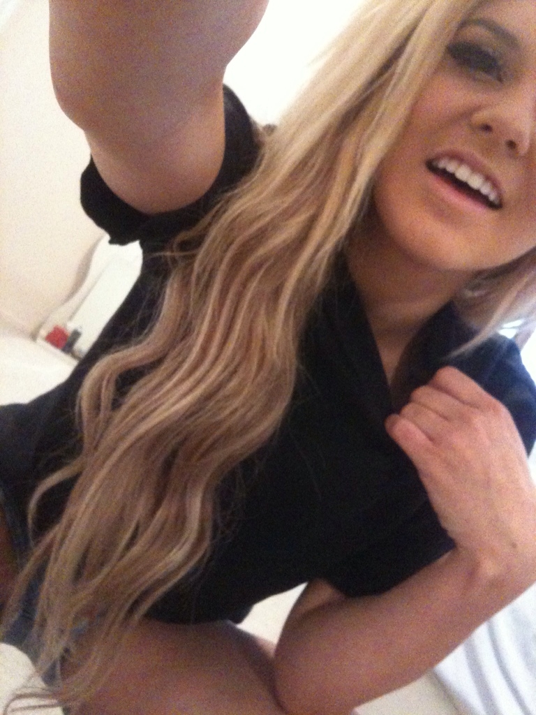 Cliquez ici tinyurl.com/4ud7sywt si vous aimez les blondes jolies et perverses :)