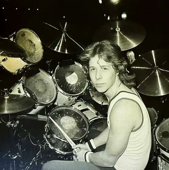 TheDuckLR's tweet photo. "Not a prisoner, I'm a free man"
Remembering the legendary drummer #CliveBurr on the 13th anniversary of his passing 🙏
You will never be forgotten! 🥁
#IronMaiden #Killers #TheNumberOfTheBeast #RestInPeace https://t.co/q68g6RL9nr