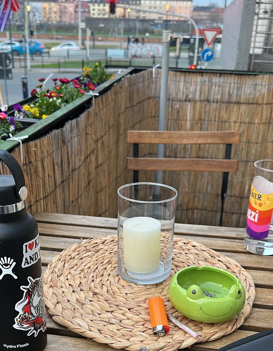 MIИA ♱ tweet media