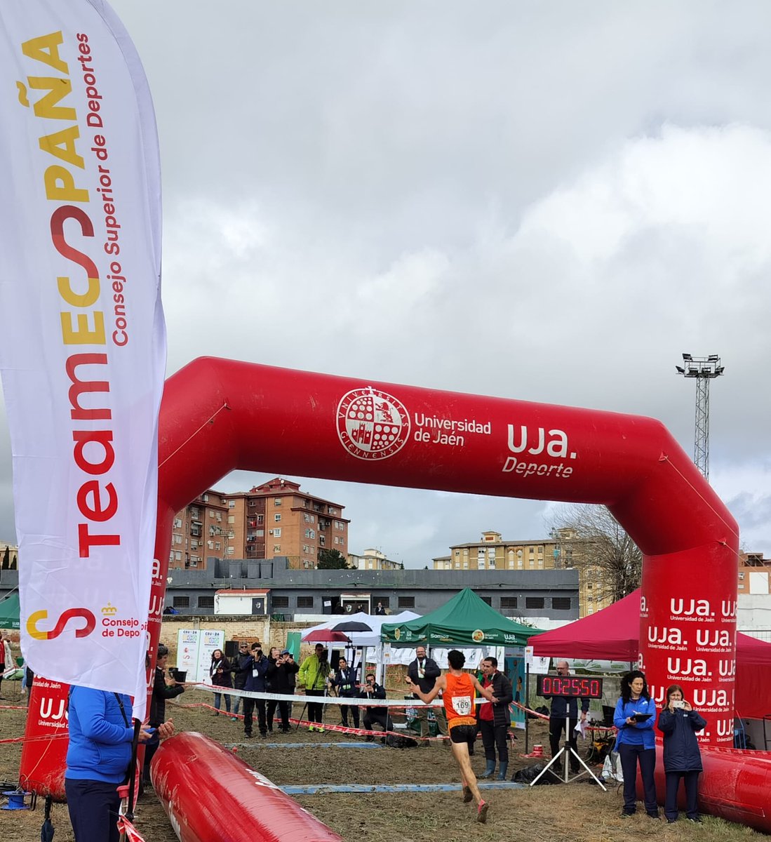 deportegob's tweet photo. ¡En marcha!

El pasado fin de semana arrancaron los #CEU2026 con los Campeonatos de:

🏆 Campo a través, organizado por @ujaen, con más de 140 deportistas de 30 universidades.

🏆 Halterofilia, organizado por la @pablodeolavide, con casi 100 participantes de 40 universidades. https://t.co/KfdWTFCo29