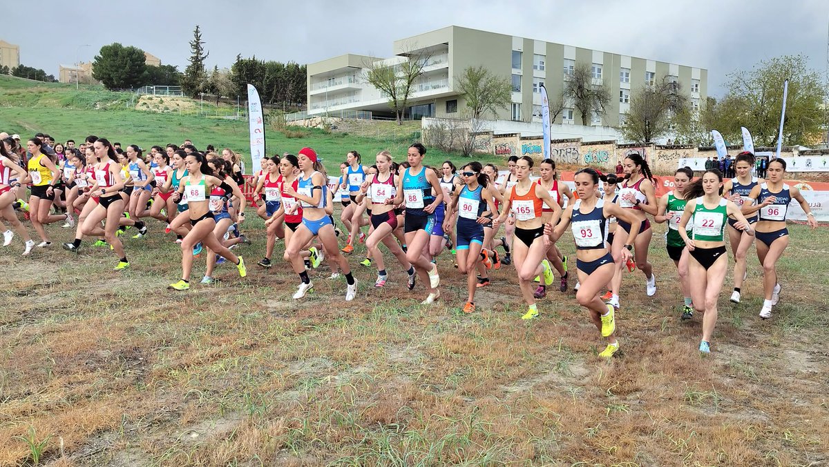 deportegob's tweet photo. ¡En marcha!

El pasado fin de semana arrancaron los #CEU2026 con los Campeonatos de:

🏆 Campo a través, organizado por @ujaen, con más de 140 deportistas de 30 universidades.

🏆 Halterofilia, organizado por la @pablodeolavide, con casi 100 participantes de 40 universidades. https://t.co/KfdWTFCo29