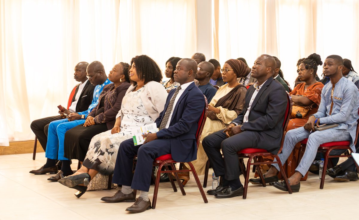 brmntogo's tweet photo. Valoriser le #MadeinTogo 
Le #BRMN organise un atelier de 3 jours au profit de 10 #TPME togolaises pour travailler sur :
• l’amélioration des emballages
• l’identité visuelle
• l’image de marque
Objectif : mieux valoriser leurs produits et renforcer leur #compétitivité. https://t.co/hnXrs6kp1I