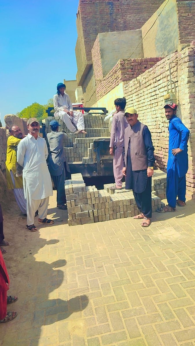 SyedAllahDinoS3's tweet photo. ايم اين اي ۽ ضلعي @PPP_Org حيدرآباد
@TariqSJamotPPP
سيد حسن علي شاهه ڄاموٽ جي ڪوششن سان
📍 ڳوٺ حاجي دريا خان ناهيون
📍 يو سي 59 – پيور بلاڪ
هتي پيور بلاڪ روڊ جي تعميراتي ڪم جو باقاعده آغاز ڪيو ويو آهي جيڪو علائقي جي ترقي ۽ عوامي سهولتن لاءِ اهم قدم آهي
#DevelopmentWorkNA218 https://t.co/jO6ZpjciA3