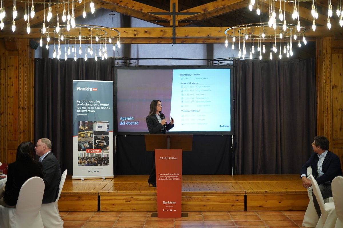 RankiaPro's tweet photo. 🗣️ Arrancamos Rankia #FundsExperience Andorra con una conferencia inaugural por parte de Ana Andrés (@anmena95), Head of RankiaPro, dando la bienvenida a los asistentes. 

📌 #EventosRankiaPro #RankiaPro https://t.co/z1oT3mU6FS