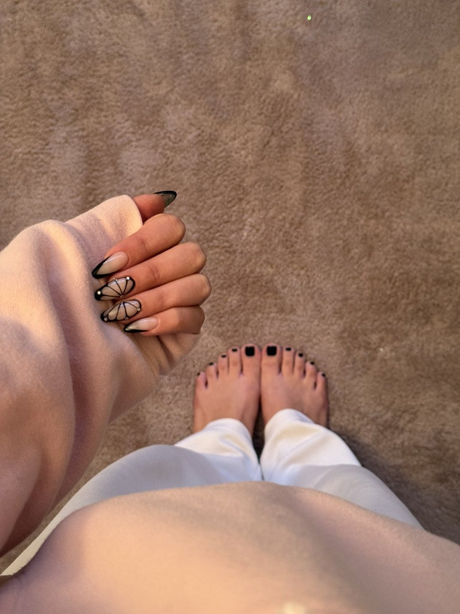 Miss Esse tweet media