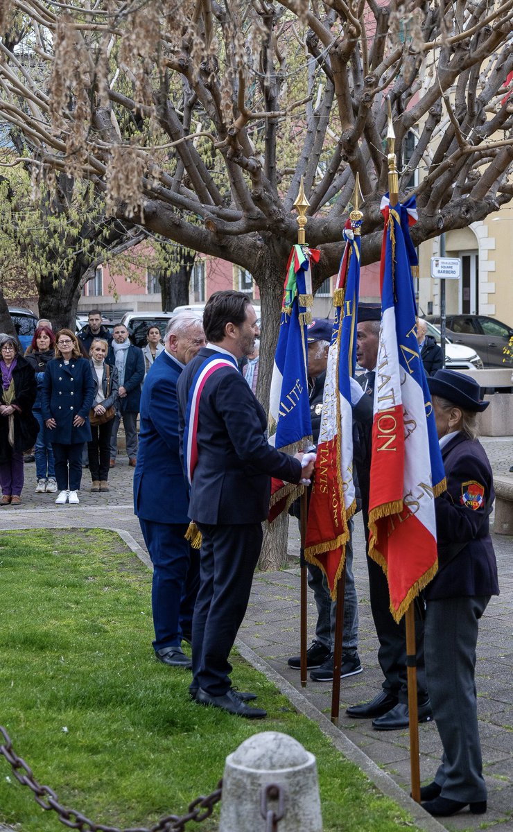 ladislaspolski's tweet photo. Hier nous nous sommes inclinés en mémoire des victimes du terrorisme.
Presque 300 vies fauchées dans notre pays au cours de la décennie qui s’est écoulée.
Ne pas céder à la peur mais défendre au contraire farouchement, contre ses ennemis, la force des valeurs de notre Nation. https://t.co/EIUpsSEeZ1