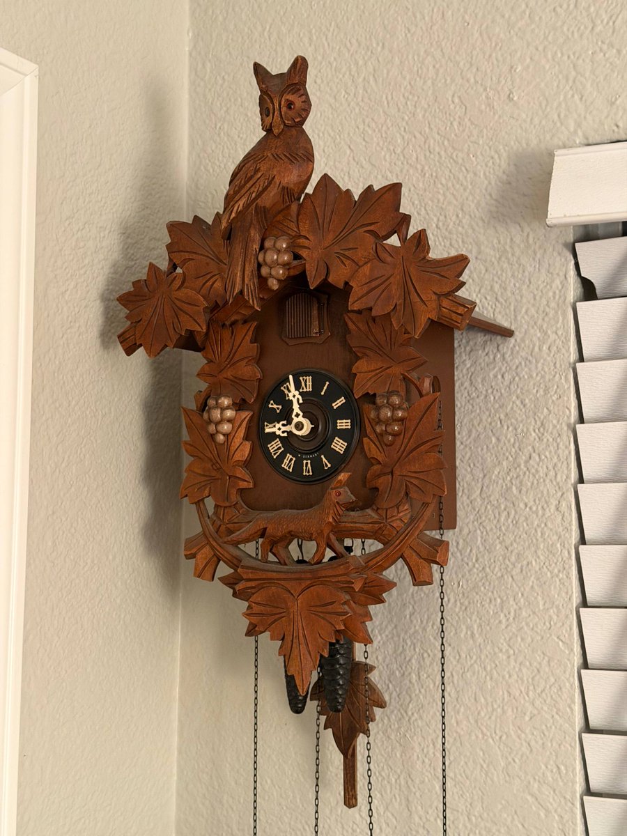 Prestonshepadog's tweet image. I love mechanical clocks.

The first Cuckoo clock was a gift to me.
It was given to my mom by grandpa.
Not only is it a priceless heirloom but its also a
"Fox and the Grapes" clock.

The second is my first purchase. A Howard Miller.

The last two clocks I bought while in Germany.