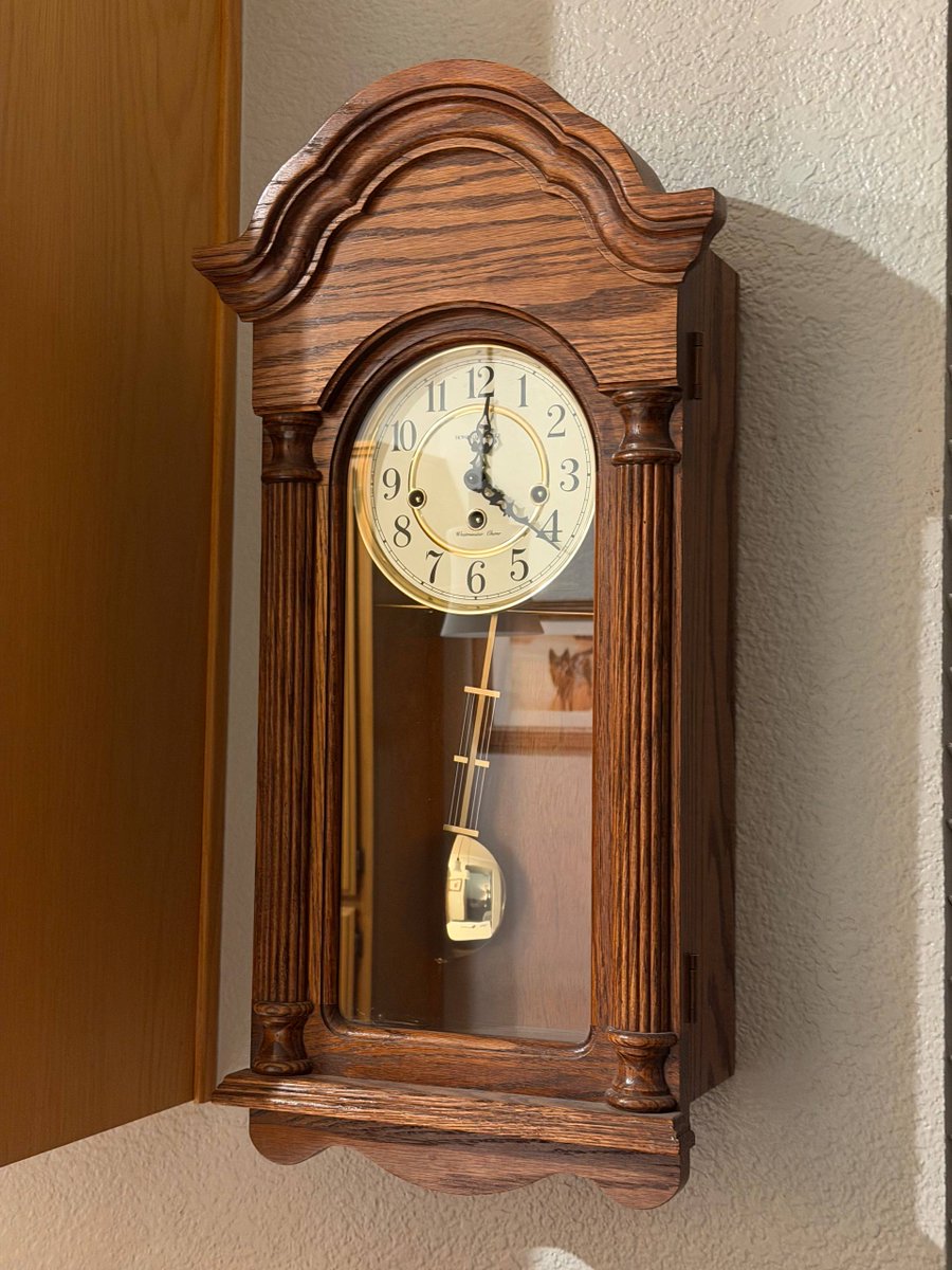 Prestonshepadog's tweet image. I love mechanical clocks.

The first Cuckoo clock was a gift to me.
It was given to my mom by grandpa.
Not only is it a priceless heirloom but its also a
"Fox and the Grapes" clock.

The second is my first purchase. A Howard Miller.

The last two clocks I bought while in Germany.