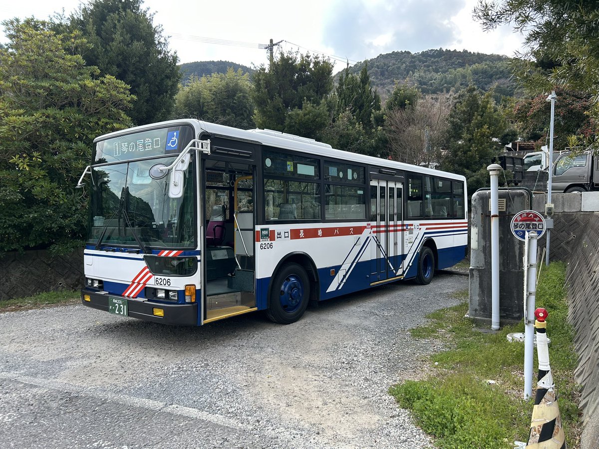 nimatsu188's tweet photo. 6「2」06号車で往く琴の尾登口🙌
さすがターボ付き6M70、力強い走りを魅せてくれました🥹
6206(桜の里) KL-MP35JM https://t.co/V7he0pYuIA
