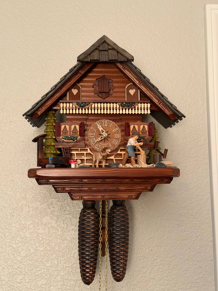 Prestonshepadog's tweet image. I love mechanical clocks.

The first Cuckoo clock was a gift to me.
It was given to my mom by grandpa.
Not only is it a priceless heirloom but its also a
"Fox and the Grapes" clock.

The second is my first purchase. A Howard Miller.

The last two clocks I bought while in Germany.