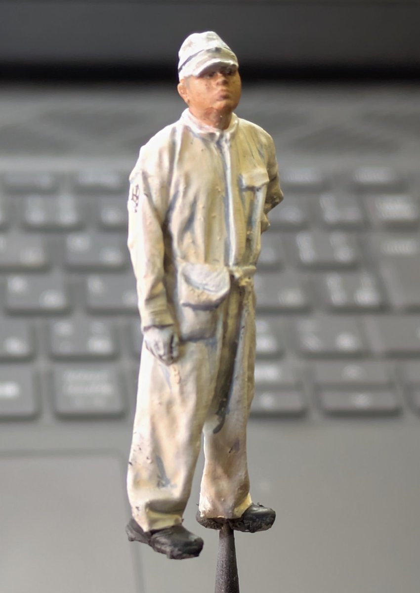 snafkin162's tweet photo. オリジナル3Dプリントフィギュアの試作品をチャチャッとお試し塗装。
海軍の整備員です。 https://t.co/SUrlhveXPa