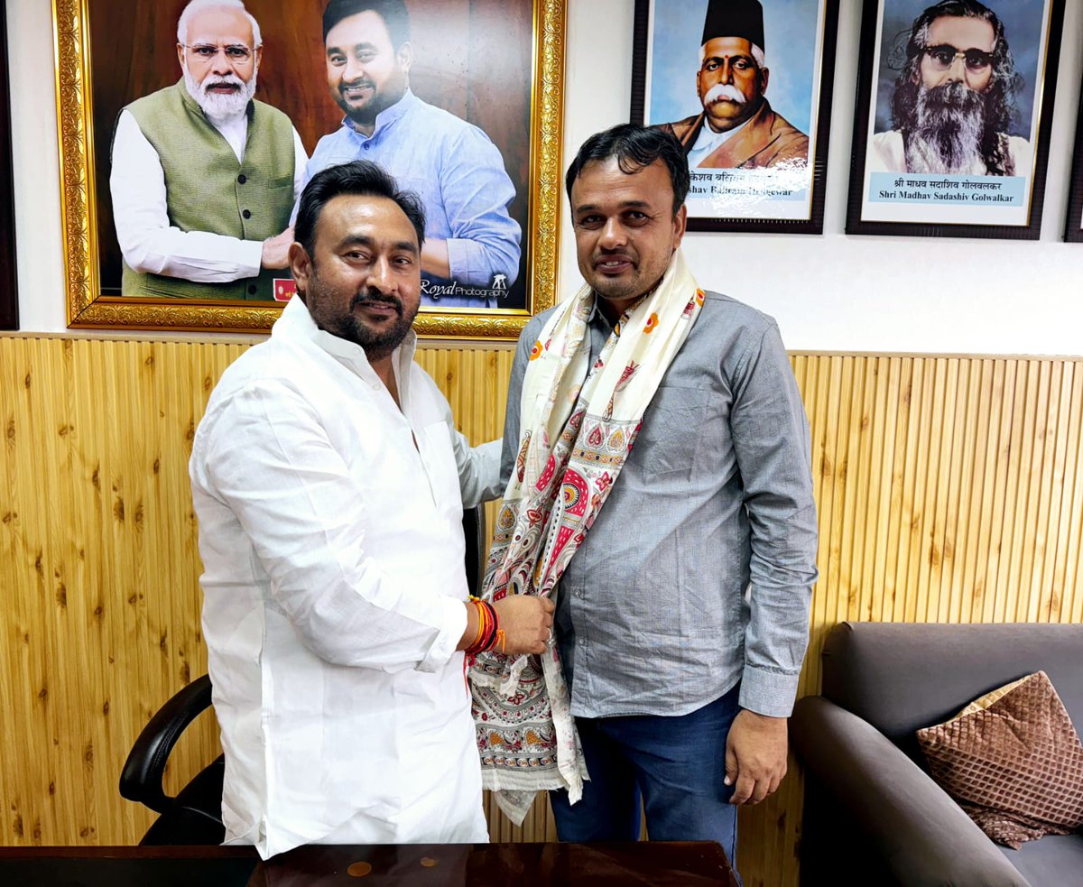MpDrBholaSingh's tweet image. आज दिल्ली आवास पर आगौता मंडल के नव नियुक्त मंडल अध्यक्ष श्री केशव चौधरी जी से भेंट कर उनका स्वागत किया और शुभकामनाएँ दीं।

मुझे पूर्ण विश्वास है कि आपके नेतृत्व में संगठन और अधिक सशक्त होगा तथा जनसेवा के कार्यों को नई गति मिलेगी।
#BJP #Organisation