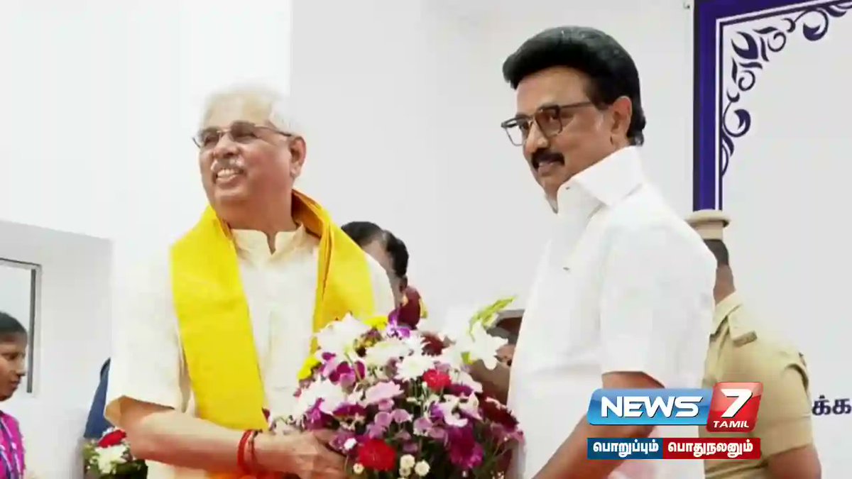 news7tamil's tweet image. தமிழ் நாட்டின் பொறுப்பு ஆளுநராக ராஜேந்திர விஸ்வநாத் அர்லேகர் பதவியேற்பு….!

விவரம் : tinyurl.com/3ewsdw7a

#ஆளுநர் |  #ராஜேந்திரவிஸ்வநாத்அர்லேகர் |  #Governor | #latestNews | #lokbavan | #MKStalin | #rajendravishwanatharlekar | #TNnews