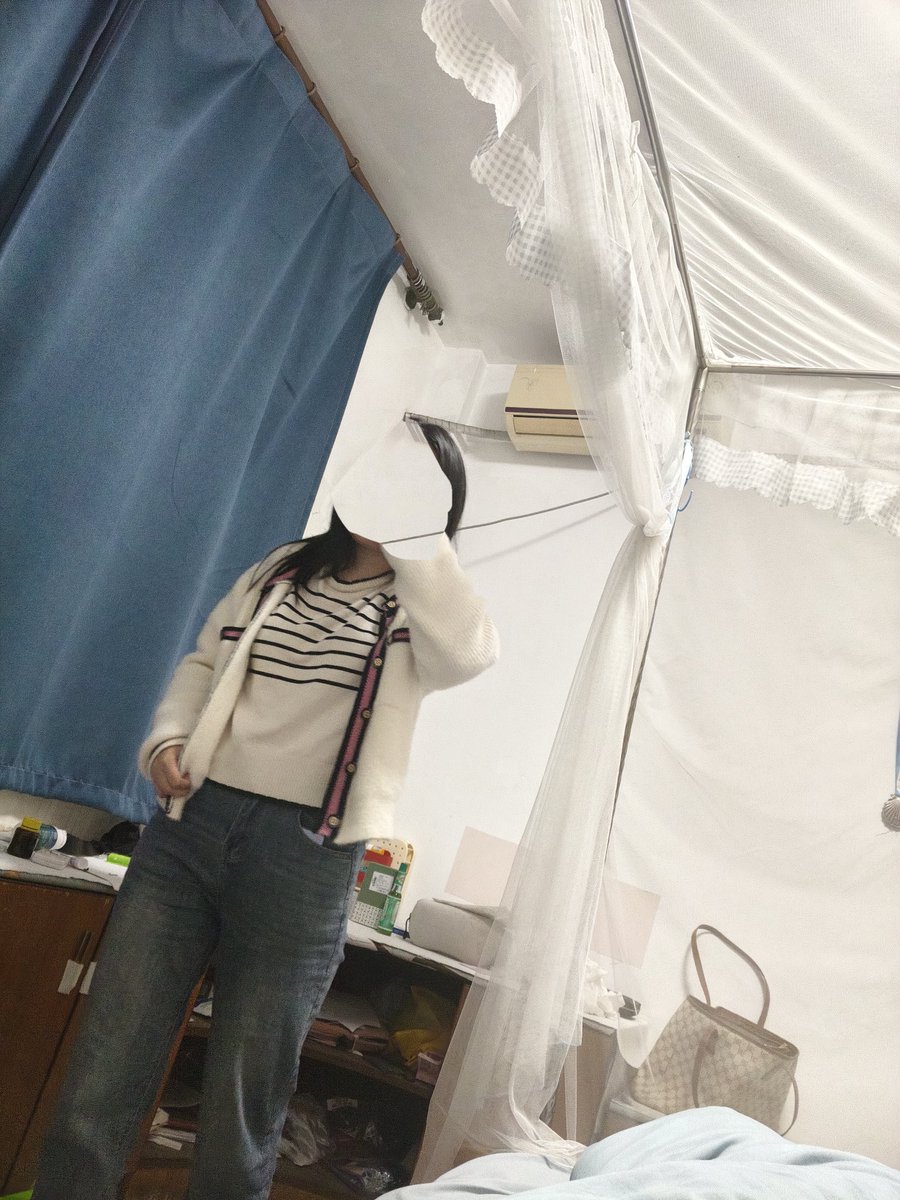 zhao745513's tweet photo. 王八花了十几万娶的的未婚妻
#王八 #绿帽 #偷拍 https://t.co/dbVlbQidVv