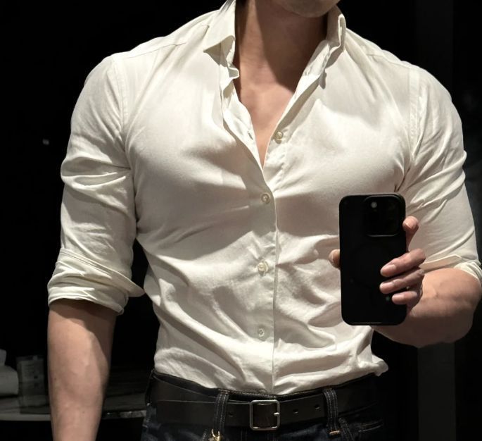 bottari_asset's tweet photo. 📌 타이트한 남성 셔츠핏 참고 자료 Vol. 1 - 드로잉 레퍼런스
 Fitted Men's Shirt References - Drawing Reference
 タイトな男性シャツフィット資料・作画参考 https://t.co/VS9J0lnrJi