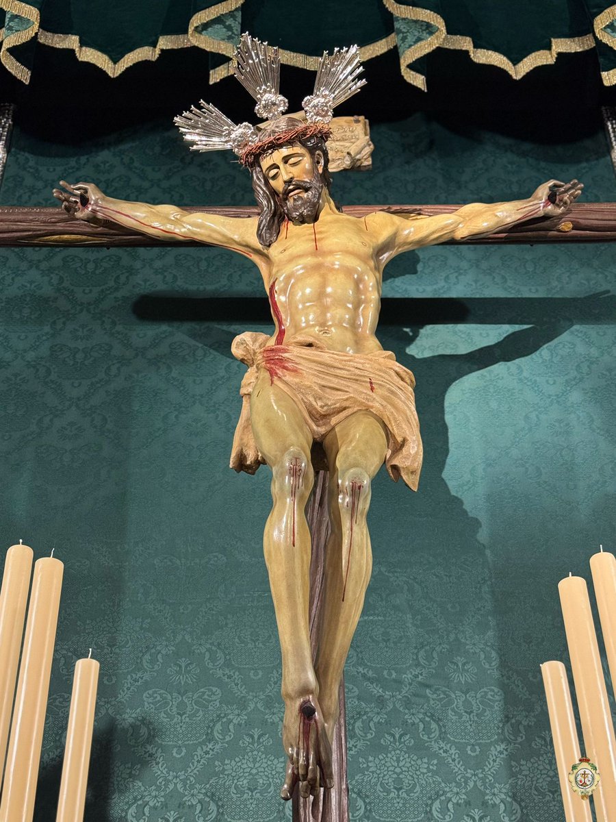 veracruzvillque's tweet photo. Hoy comienza el TRIDUO, el CRISTO de la Vera+Cruz te espera en el Altar Mayor. https://t.co/7jSKxsYB7H
