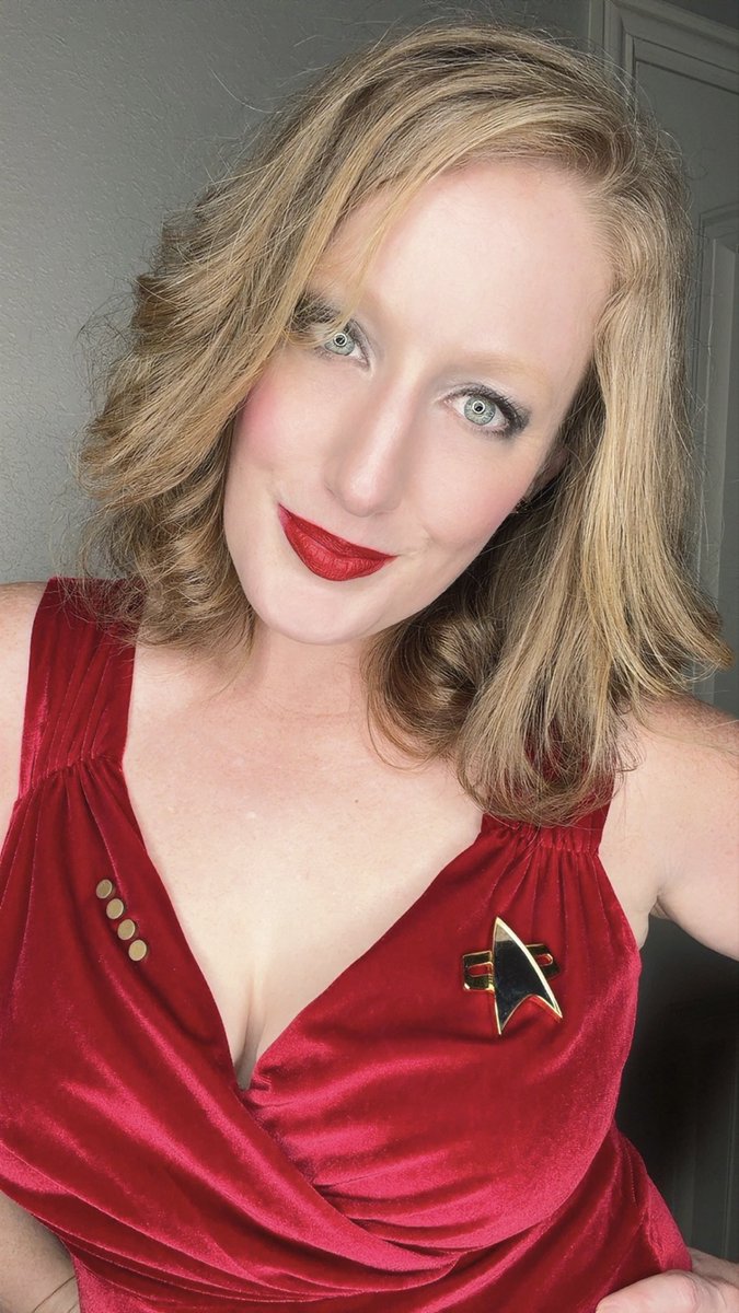 redheadsparkles's tweet photo. Sheβs baaaaaaaaack #startrek #captainjaneway #nerd #cosplaygirl https://t.co/3kf3pjvKsW