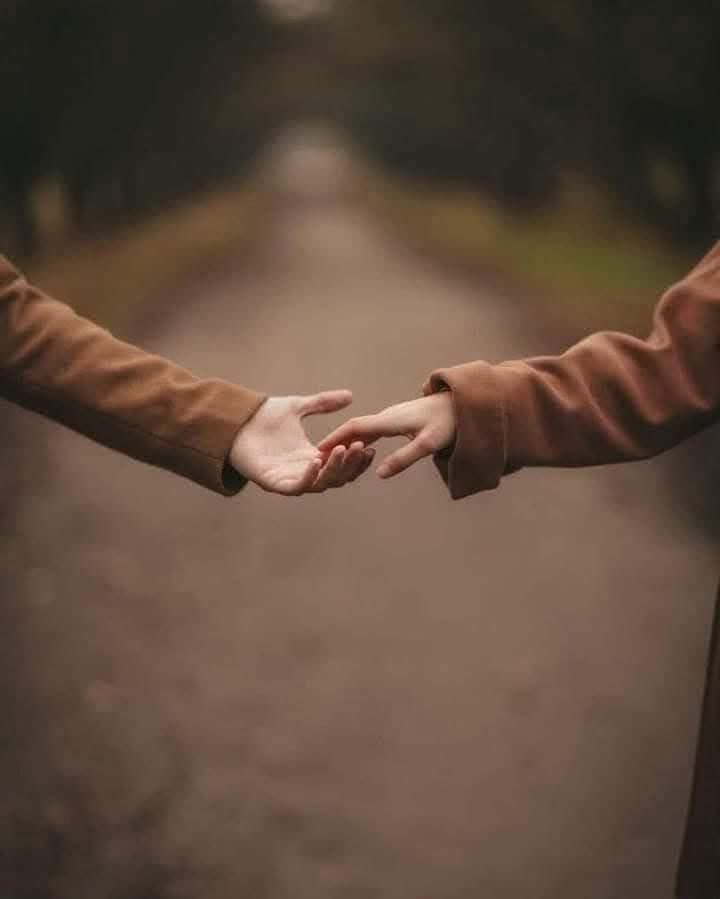 DiyaaKamel's tweet photo. قد يكون أقرب الناس إليك أبعدهم عنك

ويكون أبعدهم عنك أقربهم إليك

فالقرب بالشعور ﻻ بالحضور https://t.co/W794BHaSa5