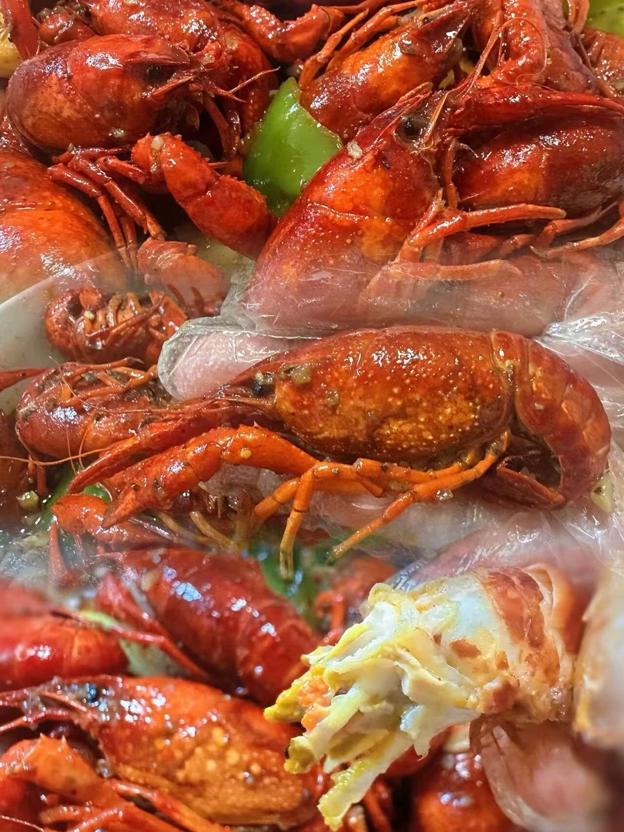 NanhuMedia's tweet photo. #Nanhu’s first spring crayfish🦞 has finally hit the market! Plump crayfish with tender, juicy meat-- every bite is delicious, simply impossible to stop eating! Come and sample the fresh taste now!
#NanhuFlavor https://t.co/wzfYqK5AaX