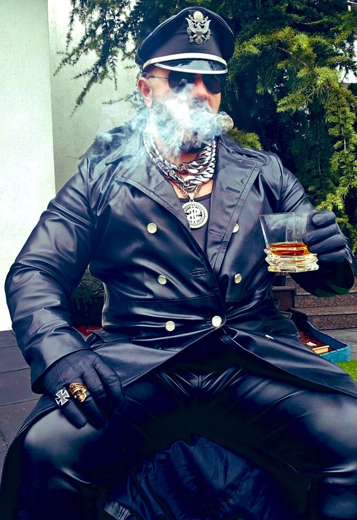 Dommuscleleather tweet media