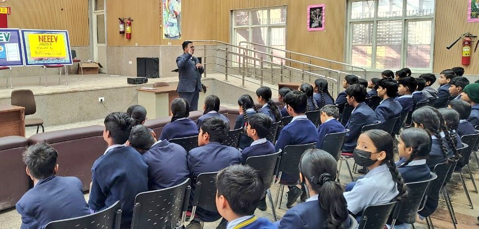 Dir_Education's tweet image. An inspiring #NEEEV Dialogue with Dr. Sandeep Goyal sharing valuable insights on entrepreneurship, branding, and the mindset required for the future.

Empowering educators to nurture innovative and future-ready learners.

#EntrepreneurialMindset #FutureReadyStudents