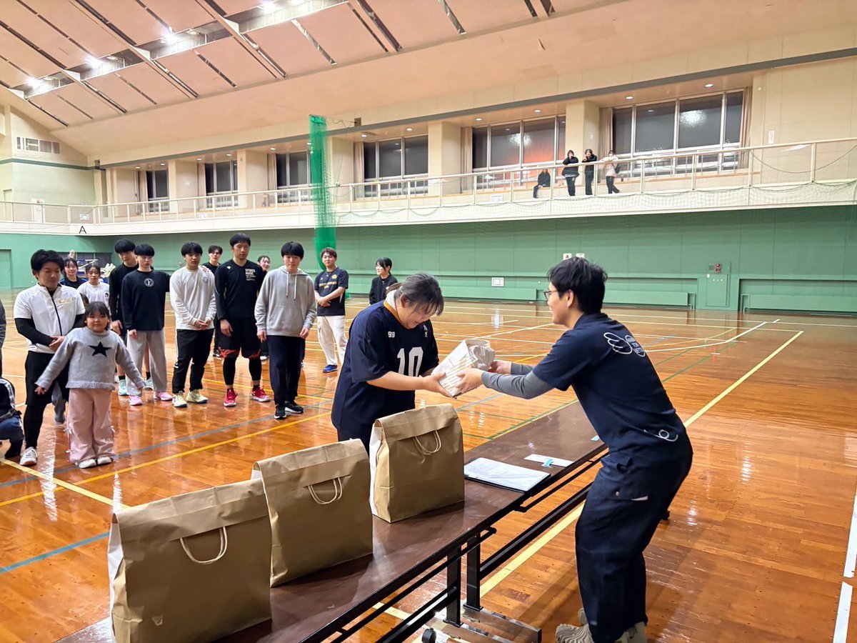 Cent_Pharm1033's tweet photo. 浜頓別町内のバレーボール大会にセンター薬局チーム「センターズ」として参加！

結果は3位という大健闘でした笑

地域に根差しつつも違う職種の人たちとスポーツを通して交流できる！楽しい大会でした！

#地域密着
#多職種交流
#浜頓別町 https://t.co/NBlbr7TBxj