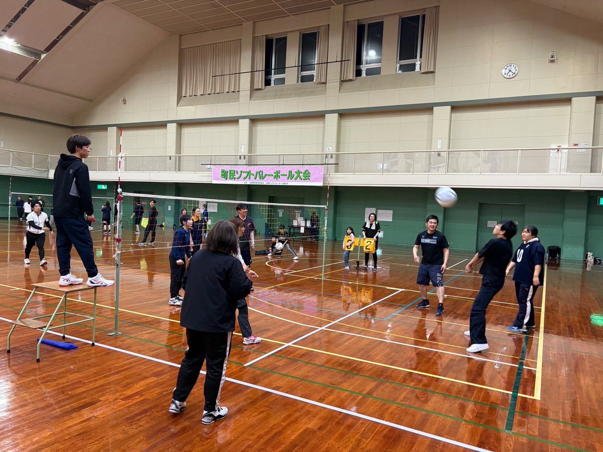 Cent_Pharm1033's tweet photo. 浜頓別町内のバレーボール大会にセンター薬局チーム「センターズ」として参加！

結果は3位という大健闘でした笑

地域に根差しつつも違う職種の人たちとスポーツを通して交流できる！楽しい大会でした！

#地域密着
#多職種交流
#浜頓別町 https://t.co/NBlbr7TBxj