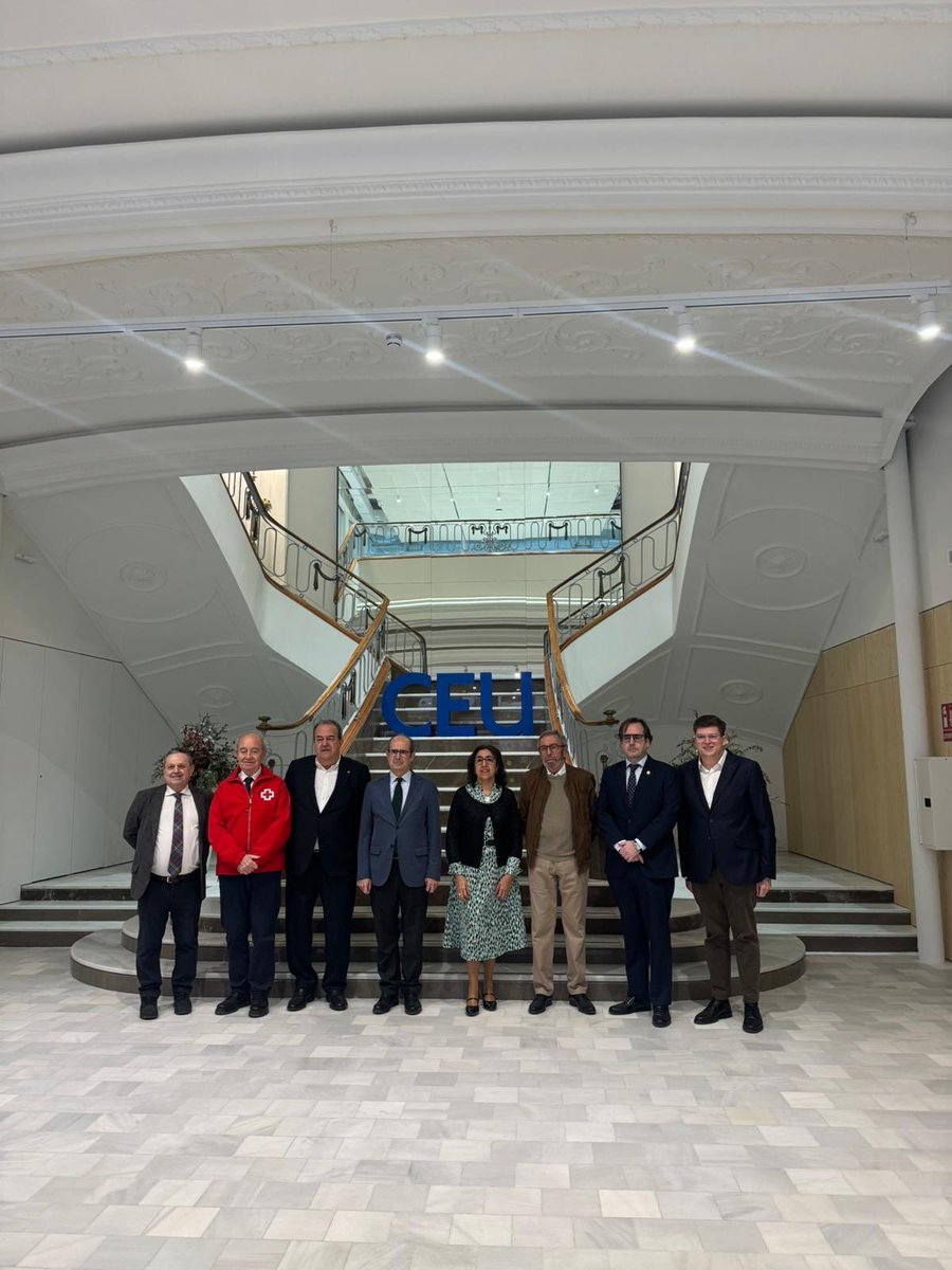 El pasado viernes firmábamos un convenio de colaboración con la CEU Elche y el grado de odontología para ofrecer tratamientos odontológicos básicos y esenciales sin coste a personas y familias en riesgo de exclusión social atendidas por nuestra entidad.