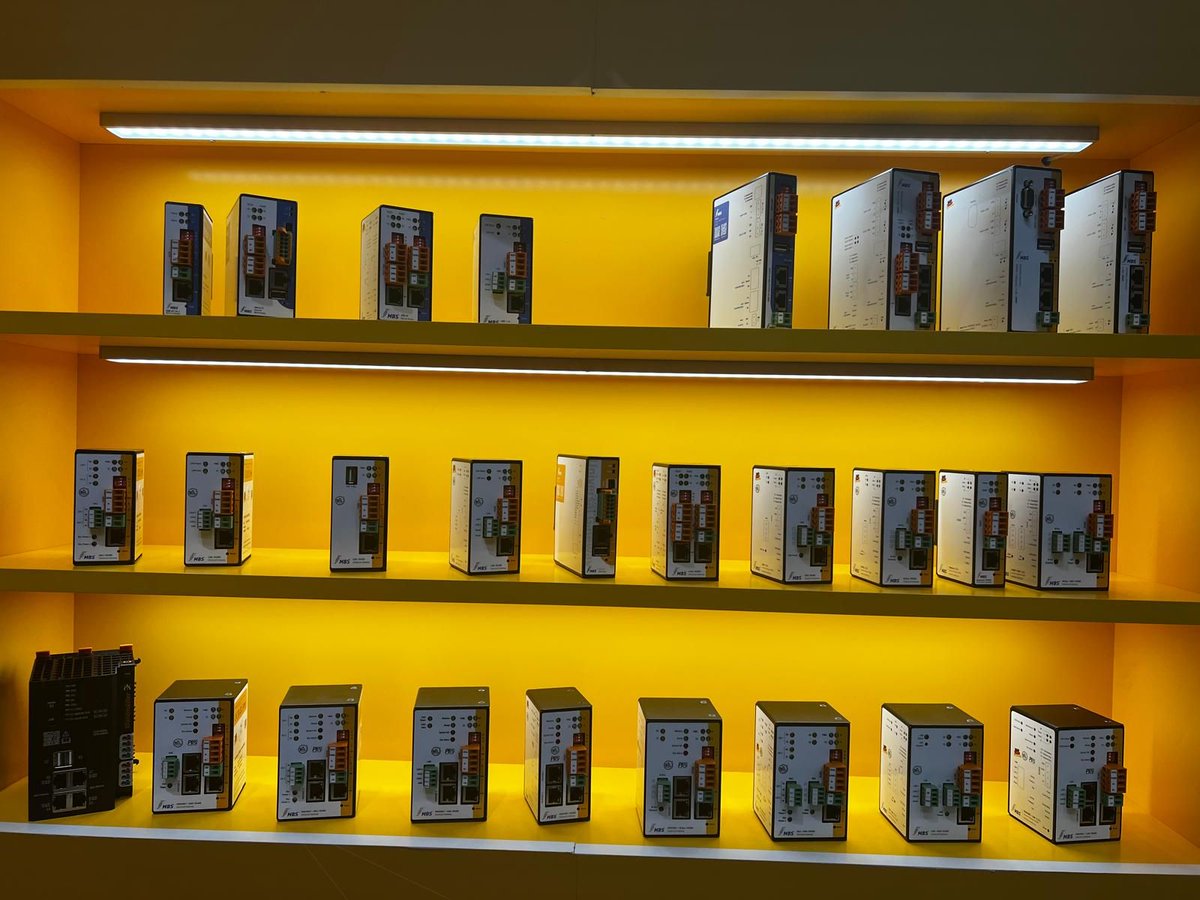 Futurasmus's tweet image. En Light + Building 2026 visitamos el stand de MBS GmbH, Krefeld, una empresa alemana con más de 35 años de experiencia en automatización de edificios y especializada en gateways y routers para la integración de protocolos.

#futurasmus #lightandbuilding #mbs #bacnet #knx #dali