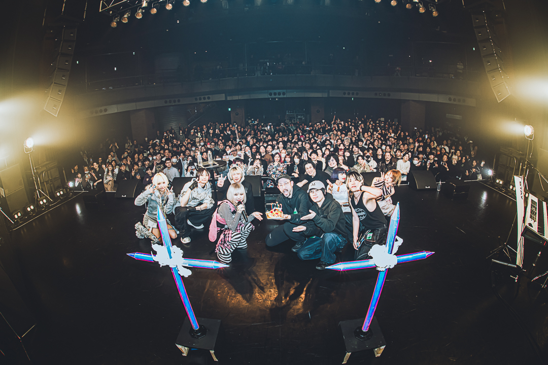 4s4ki_staff's tweet photo. ＼ 感謝 ／

4s4ki Birthday Oneman Live

『４４４４年；C５』

at 渋谷 Spotify O-EAST

沢山のお友達とお客様、スタッフに支えられた温かいワンマンでした。

皆さんからの誕生日メッセージも最後サプライズで登場させて頂きました。

本当に、本当にありがとうございました！！

HBD 4s4ki❣

VJ：RYO
照明：@rio_fukukura
PA：Kenichi Matsuda (Synk)
舞台美術：zzz

Photo by @fujihen