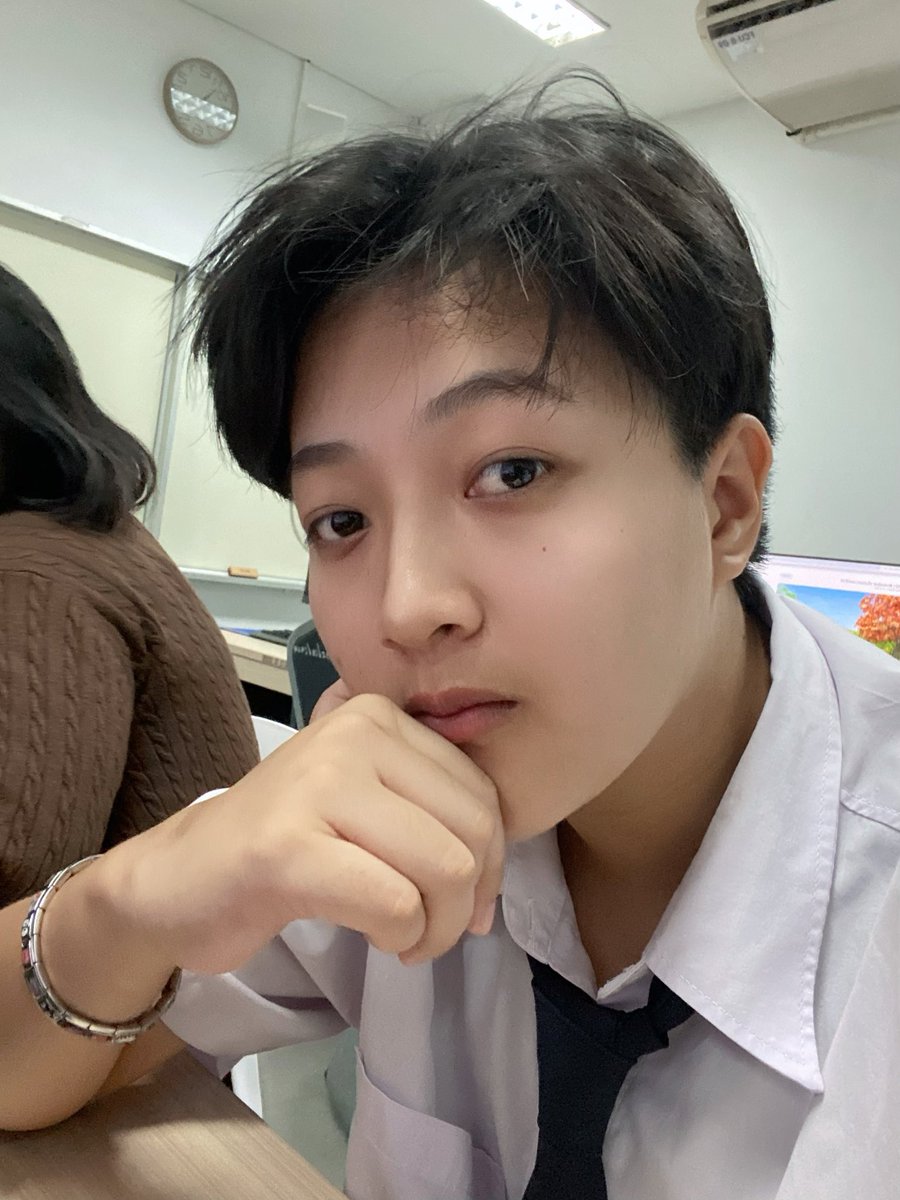 sutlo19's tweet photo. เด็กตาดำๆ คนนี้้ไม่ได้อยากได้อะไร แต่อยากได้ "ยอดเงินเข้า" ในบัญชีมากกว่าครับพี่🤣🤣🤣 #เหนื่อย  #จนเครียด #ตลกๆ #ทอมน้อน https://t.co/TaYVx19Sqp
