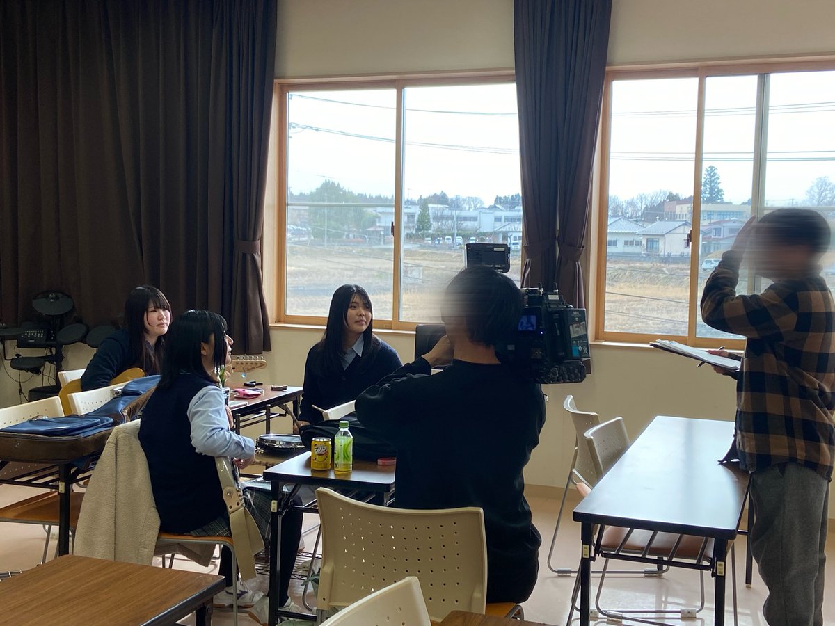 keeeoooooon's tweet photo. 「旅立ち」をテーマに本校のバンド女子高生には手を出すな！が取材を受けました！
日頃の練習や先日行われたG-FREAK FACTORYさんとのライブも取材して頂きました。どのように編集されているのか…みなさん、ぜひご覧下さい！
放映は2026年3月16日(月)18:15〜18:54、テレビ岩手「ニュースプラス1」 https://t.co/XVGYxCGmTx