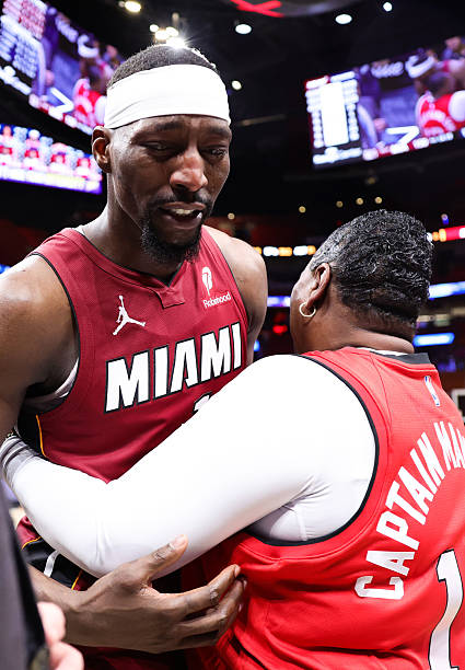 Dwyane Wade à propos des critiques à l’encontre de Bam Adebayo pour la manière dont il a inscrit ses 83 PTS :

«  Bam ne va certainement pas s’excuser d’avoir mis 83 points. On veut tous que les choses aient une certaine allure. Et si ce n’est pas le cas, on dit tout de suite :