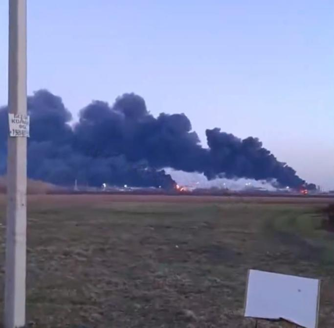 Teoyaomiquu's tweet photo. Ukraine has the capacity to help secure Middle East oil supply routes and simultaneously limit russian Oil supplies. 

seems like Ukraine has the cards after all.

this morning Ukraine struck russian oil storage facility in Tihoretsk https://t.co/EkNhK3mVR4