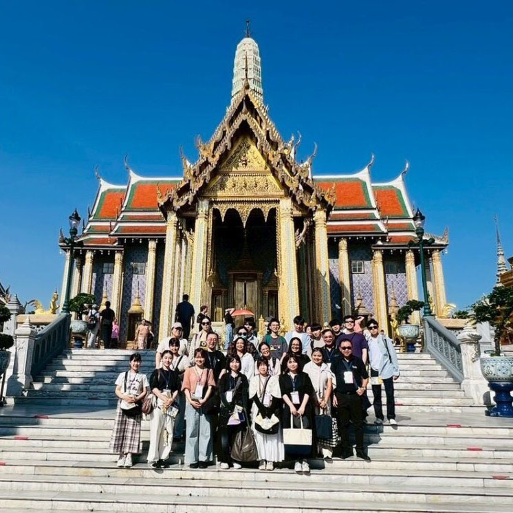 ChulalongkornU's tweet image. นักศึกษาญี่ปุ่น - จีน ร่วมเรียนรู้ “การศึกษาและการพัฒนา” ผ่าน Fieldwork ในประเทศไทย กับคณะครุศาสตร์ #จุฬาฯ📚🌱

โครงการจัดขึ้นระหว่าง 27 ก.พ.- 7 มี.ค. 69 โดยสาขาวิชาพัฒนศึกษา✨

#chula #fieldwork

🔍อ่านที่ chula.ac.th/news/292438/