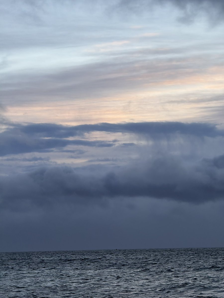 MarcD_Weegem's tweet image. Thursday.
Winter’s last gasp, I think. 🤔
.
#ireland #stormhour #ThePhotoHour #sunrise #wicklow #dogsofx #greystones #irelandsancienteast #KeepDiscovering