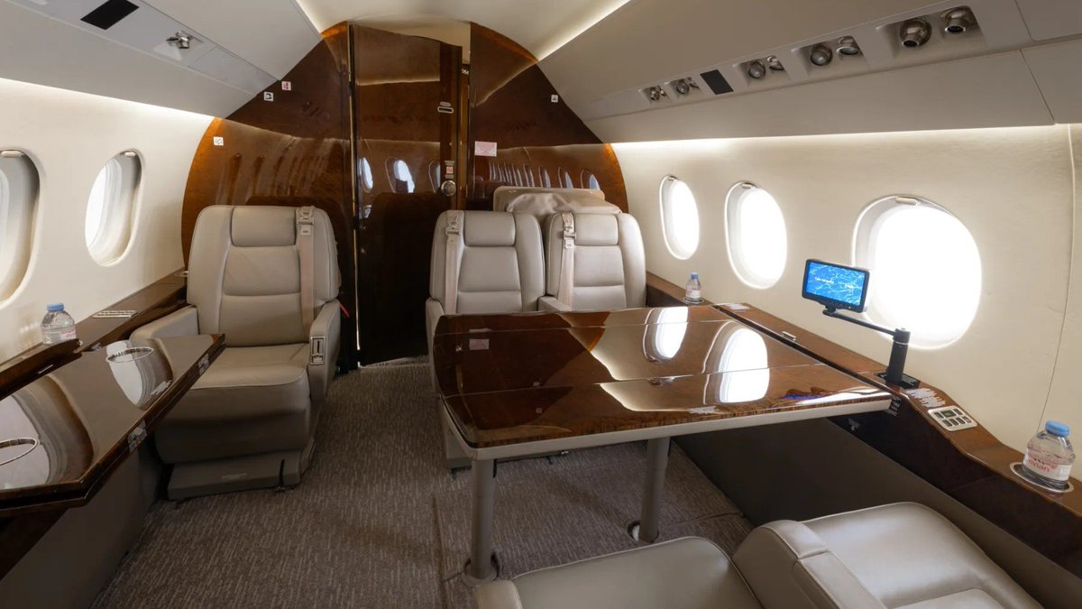 GlobalairCom's tweet photo. ✈️ 2006 Falcon 2000EX EASy
👋 Presented by QS Partners LLC
⏰ 13,573 TT⠀
For full specifications, performance details, and availability, send us a direct message. https://t.co/gl2xuGakBG