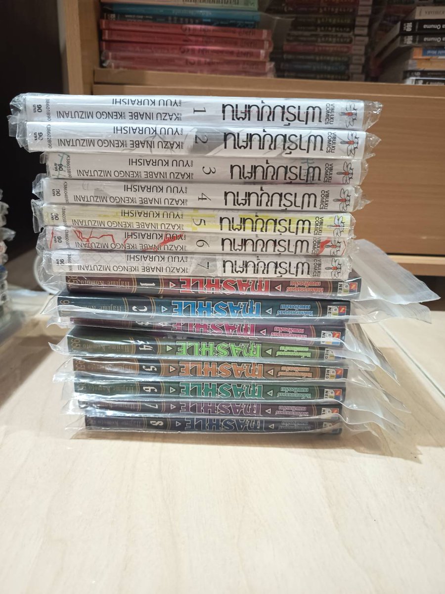 anan_naja_ee's tweet photo. ปล่อยต่อมังงะสะสมค่า มือ2 ส่วนใหญ่แกะแล้วยังไม่อ่าน มีมือ1ยังไม่แกะยังไม่อ่านปน 50 บาททุกเล่ม เหมาของแต่ละเรื่อง 350 บาทค่า #ตลาดนัดมังงะ #ตลาดนัดมังงะมือสอง https://t.co/DmWdkJlWPT