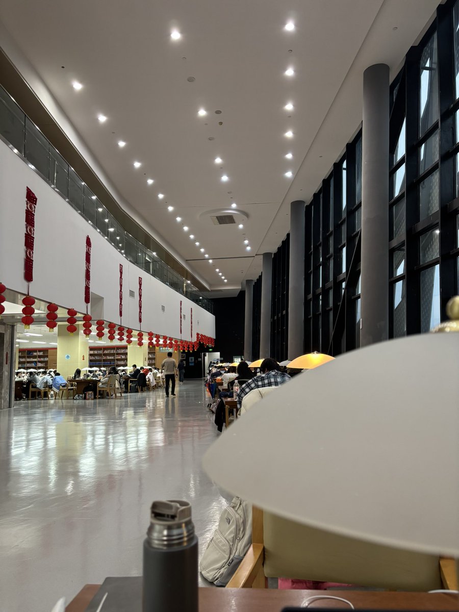 Stricthurself's tweet photo. 图书馆里全是人，考公大省不是盖的 https://t.co/k7z6ckHWPz