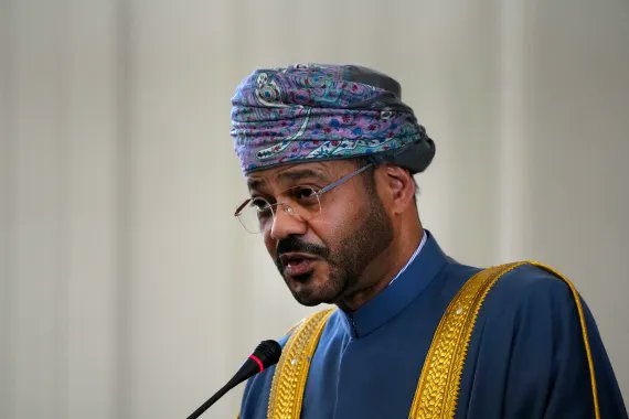 عن الموقف العُماني الرجولي في التوقيت الأصعب..

الموقف الذي جاء على لسان وزير الخارجية بدر البوسعيدي يوم أمس، بتأكيده على أن بلاده لن تطبّع مع  إسرائيل ولن تنضمّ إلى "مجلس السلام"، وقوله إن هدف الحرب الحالية هو "إضعاف إيران وإعادة تشكيل المنطقة، والدفع بملف التطبيع، ومنع قيام