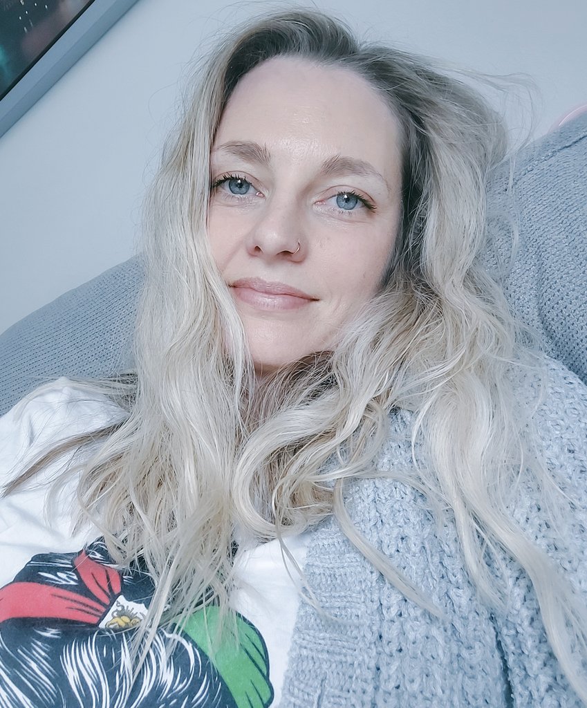 curie_julie's tweet photo. Good morning Sweeties, 🌞
Hoffe euer Tag wird sensationell 🩶
In dieser völlig verrückten Welt, lernt man jeden Tag und jeden Moment zu genießen 🤍
#FreeIran
#perfektunperfekt
#imperfectperfect
#vizefreitag https://t.co/5etOLpbAWy
