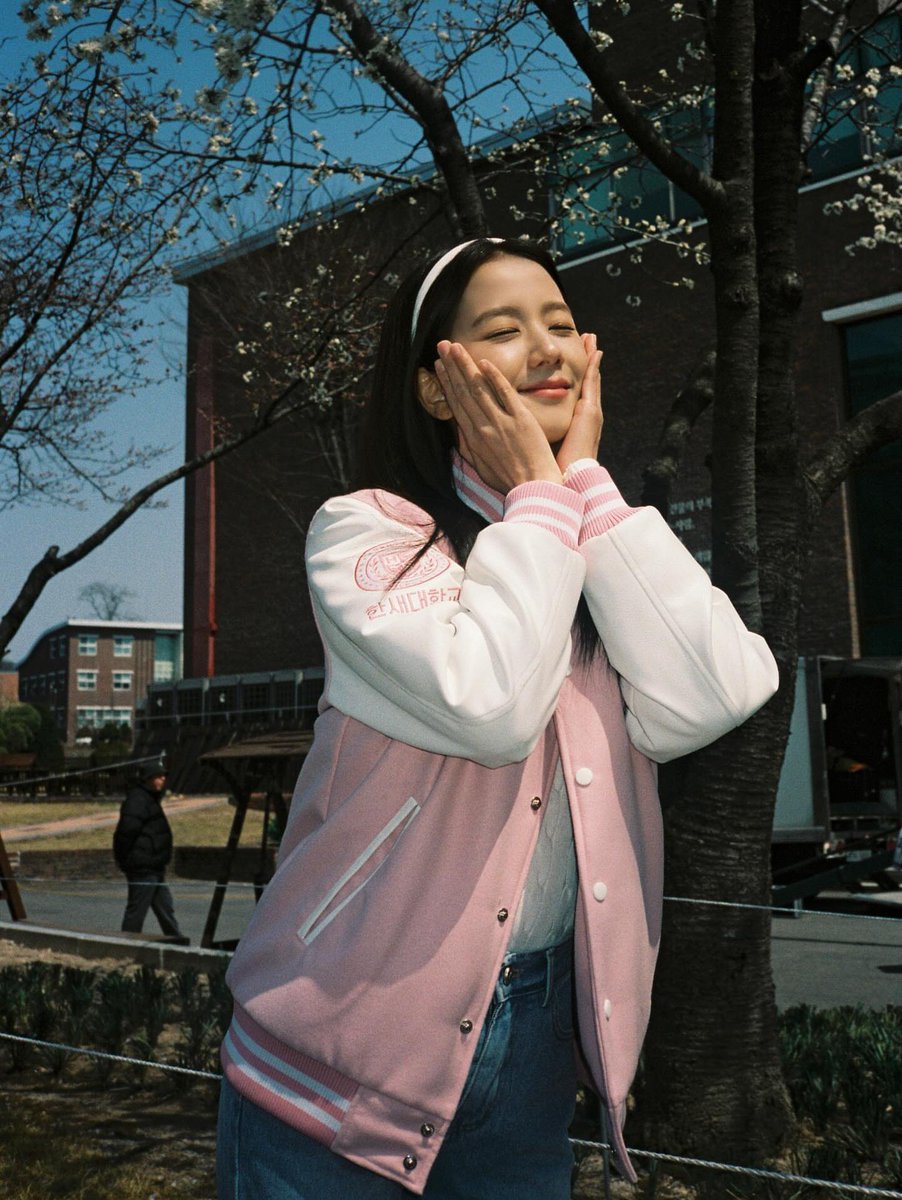 jisoo (@jisoogaiiery) on Twitter photo 