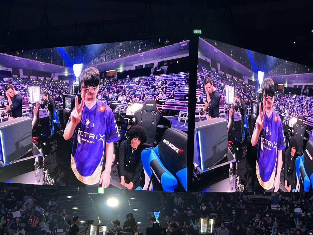 りゅうきち(<a href="/ryukichi1214/">FAV|りゅうきち（Ryukichi）</a> )がLUGABOとTravis Stylesを倒し、
ルーザーズでPhase2進出！！

Day3に駒を進めました！！
#FAVWIN⏩
#CAPCOMCUP12 #スト6