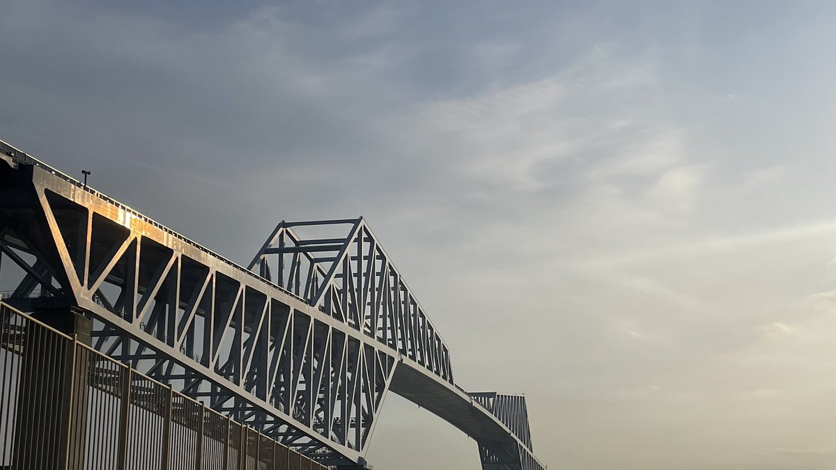 『SFG』の「SF観光」（SFチックなスポットを紹介するページ）用に海ほたると東京ゲートウェイブリッジを撮影。巨大建築はSF！　でもって今年の大分SF大会は大分ということで、ついでに満を持しての軍艦島と種子島宇宙センターを撮影予定！（ヤバい）