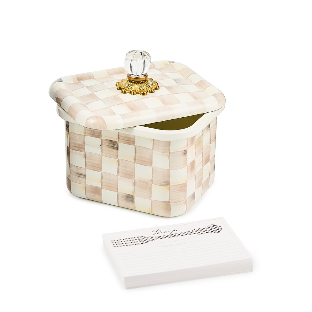 MC_UK_offical's tweet image. Keep your treasured family recipes safe and organized with MacKenzie-Childs recipe boxes—where every secret ingredient finds its perfect place! 

mackenzie-childs.co.uk/product-page/m…

 #FamilyRecipes #RecipeBox #MacKenzieChilds #HomeCooking #SecretIngredients