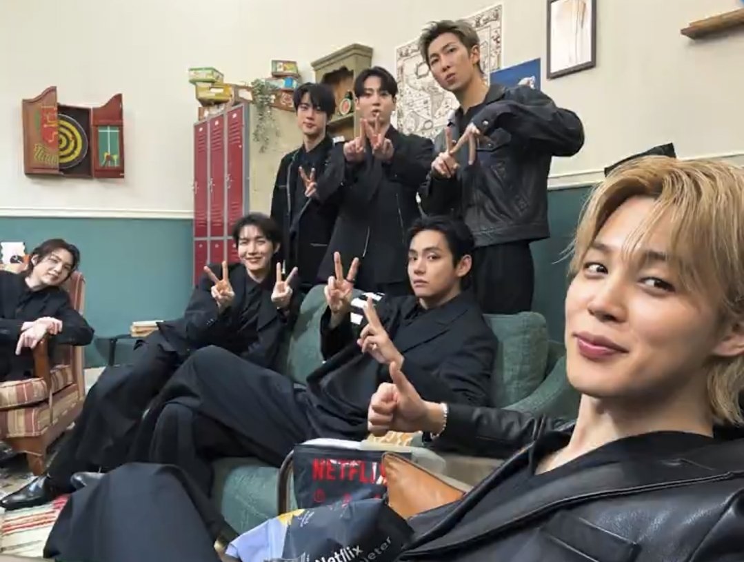 Bangtan ⊙⊝⊜⁷⁺ᵃʳᵐʸ ʙᴛꜱ ɪꜱ ʙᴀᴄᴋ 🥢 tweet media