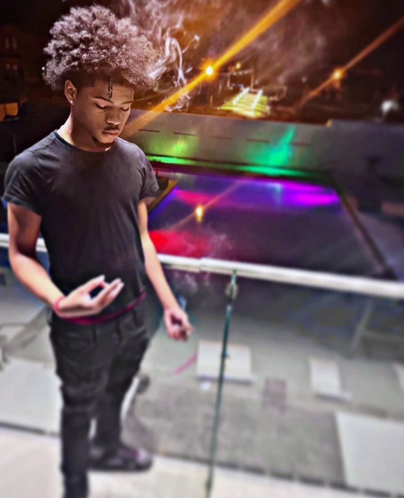 AlmightyCJones's tweet photo. Outta sight outta mind🦇 https://t.co/3z925PdY9G