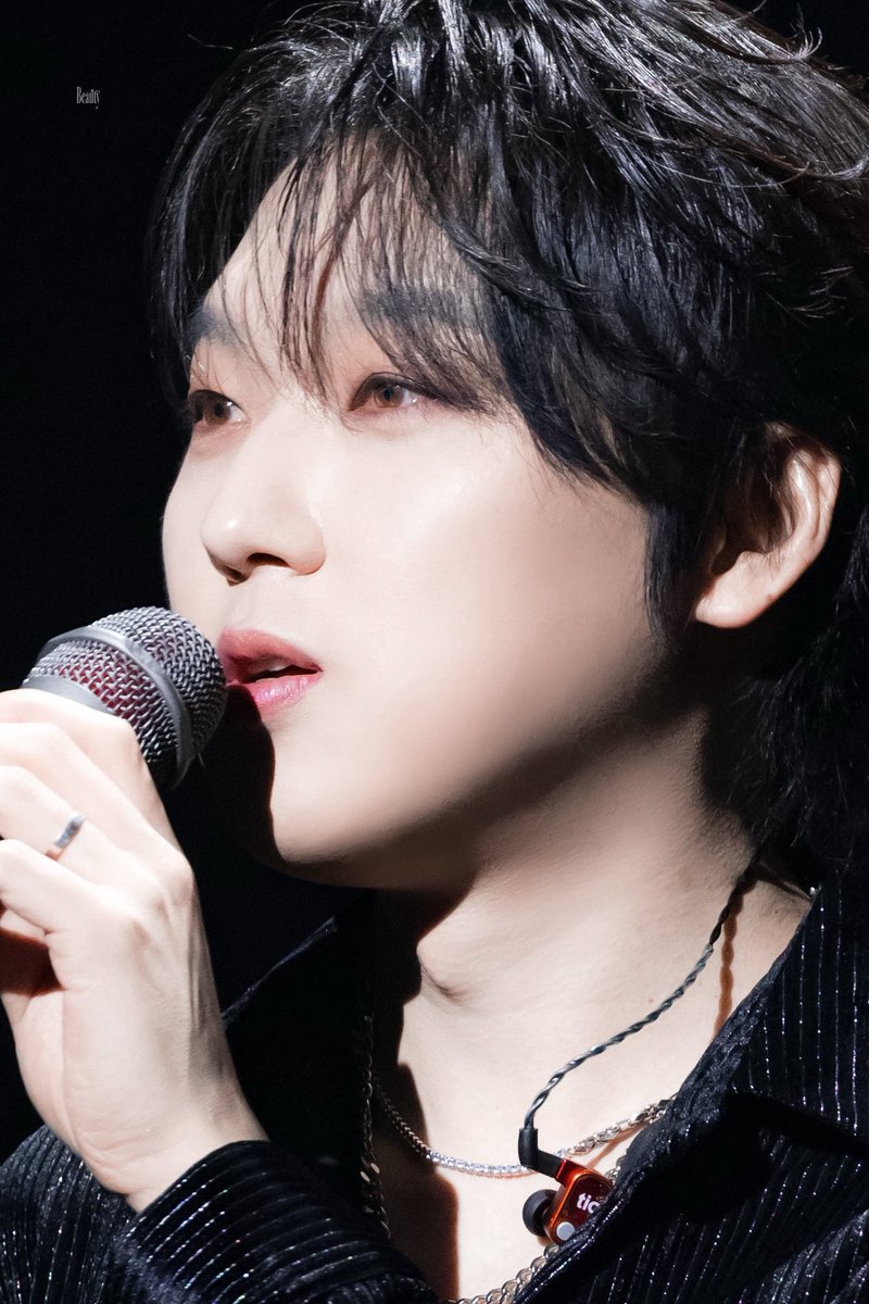 Bᴇᴀᴜᴛʏ_ᴰᴹ tweet media